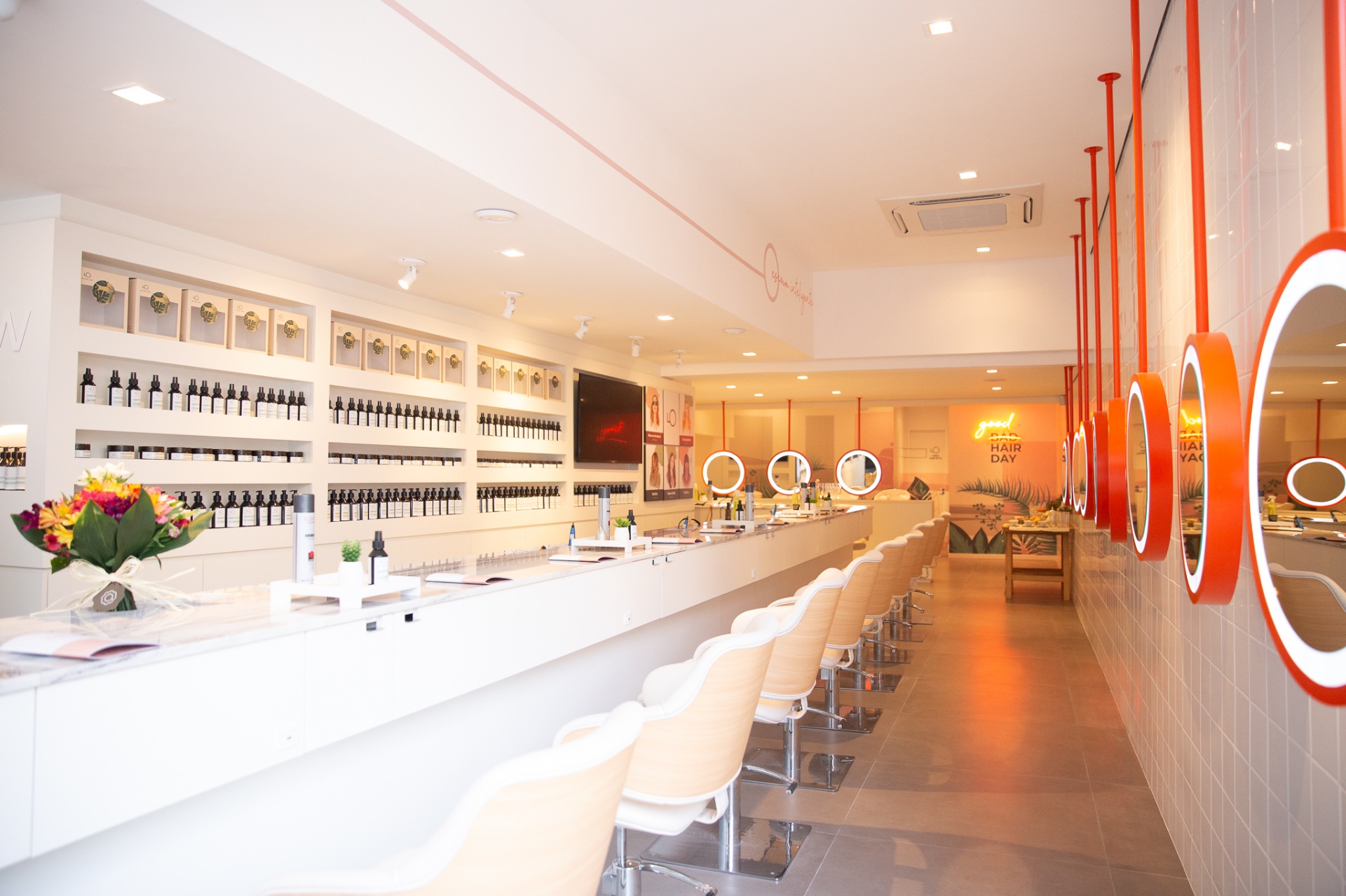 Interior da escovaria bLOw